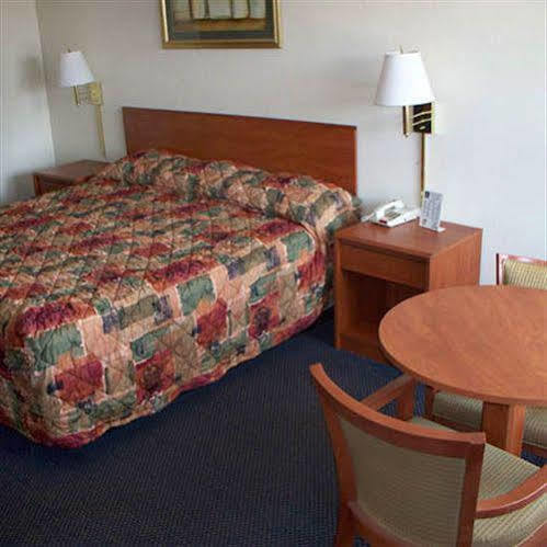 Regency Travel Inn Hayti Room photo